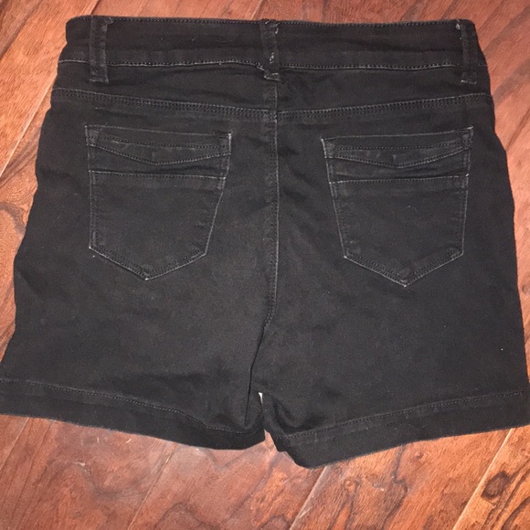 Women’s shorts Size 6 - Picture 2 of 5